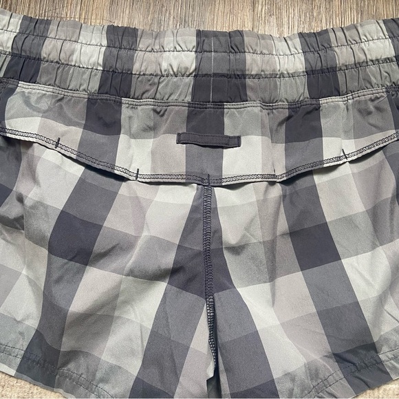 Lululemon Plaid Women's Athletic Shorts in Gray - Picture 7 of 12